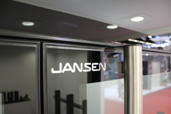 01F JANISOL Porte SG Ferme porte encastré BATIMAT 2015 3 1