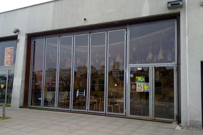 08A FALTTORE Porte repliable industrielle Hangar aux bananes Ile de Nantes 3