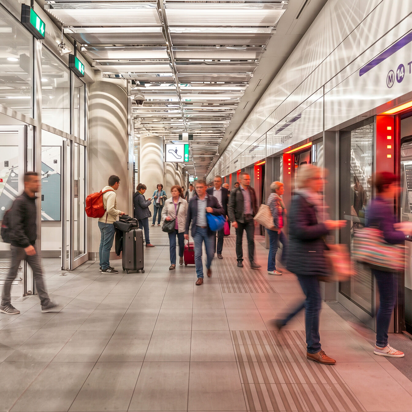Gare Aéroport d'Orly L14 avec DIB METALLERIE, > sécurité des accès aux ascenseurs avec fixes et portes coupe-feu vitrées