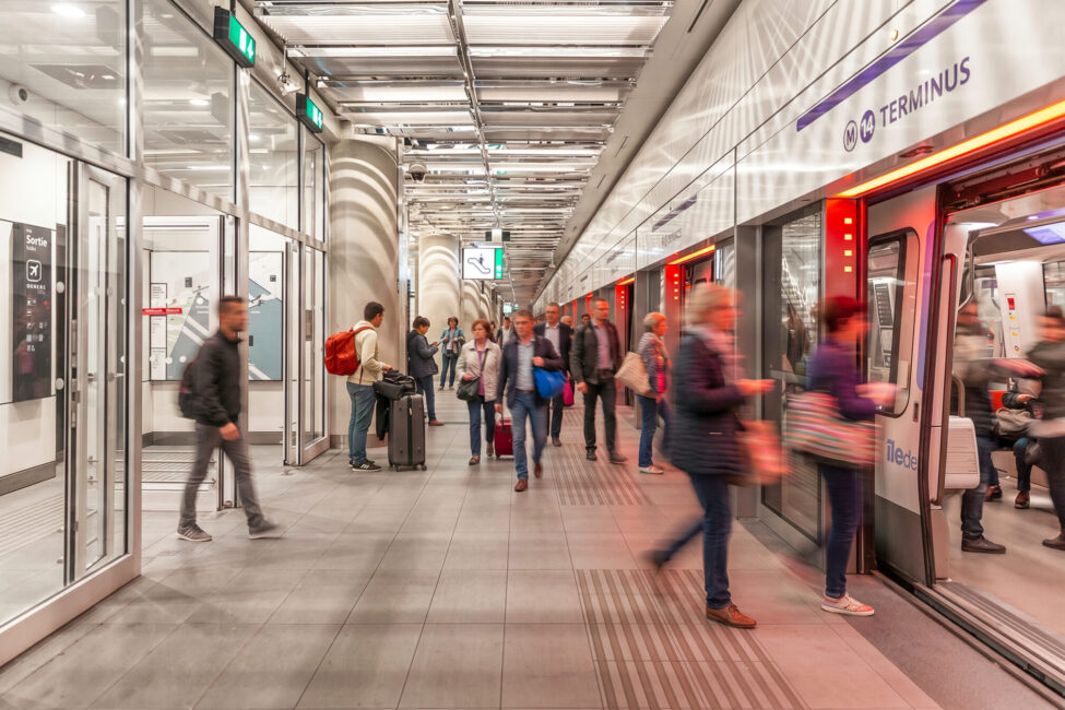 Gare Aéroport d'Orly L14 avec DIB METALLERIE, > sécurité des accès aux ascenseurs avec fixes et portes coupe-feu vitrées