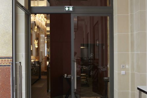 01V JANISOL Portes ... Hôtel Prince de Galle à Paris 6